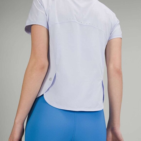 EUC Lululemon | Lightweight Stretch Short Sleeve Size 6 (check measurements) - Picture 4 of 8